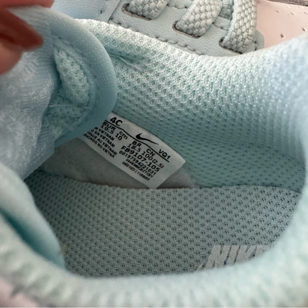 NEW Nike Baby Dunk Low White and Glacier Blue Size 4